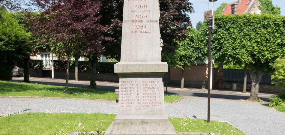 Monument aux morts de Domont, 2016 Archives départementales du Val-d’Oise, 2519W 1089